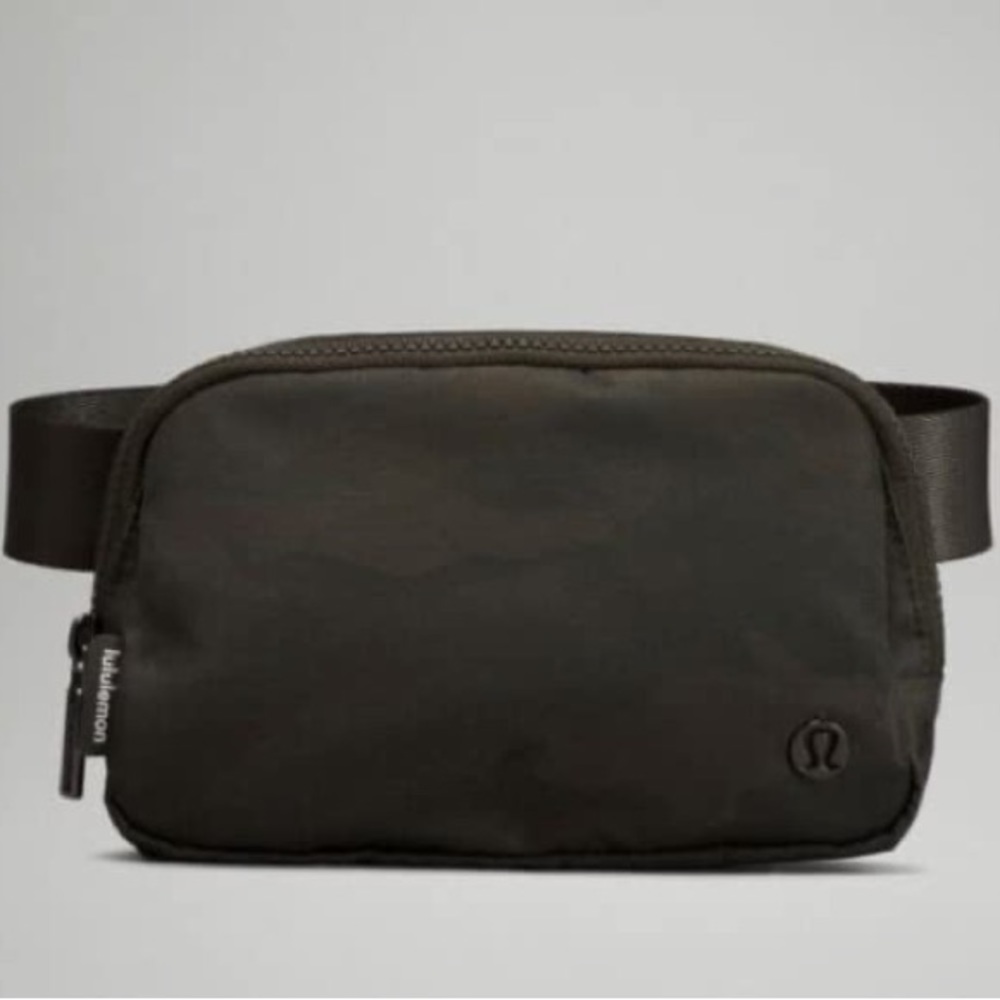 Lululemon everywhere belt bag NWT